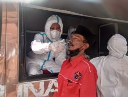 Terapkan Prokes, Peserta Rakercab DPC PDIP Lamongan Taat Jalani Test Swab Antigen