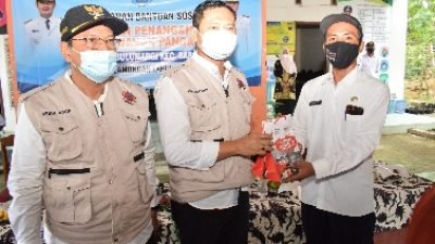 Bupati Lamongan Serahkan Bansos ke Desa Rawan Pangan