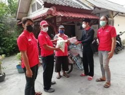 Wakabid DPC PDI Perjuangan Lamongan Sisir Warga Isoman dan Distribusikan Bantuan