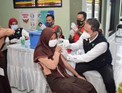 Kejar Target 70 Persen, Lamongan Peringkat Tertinggi di Jatim Vaksinasi Harian