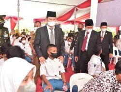 HUT ke-76 TNI, Santri dan Warga Ponpes di Lamongan Jadi Sasaran Vaksinasi