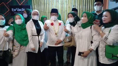 Terpikat dengan Senyumannya, Puluhan Emak-Emak di Tuban Dukung Gus Ami Maju Pilpres 2024