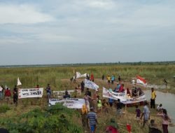 Ratusan Warga Lamongan Hadang Petugas BPN 