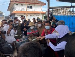 Blusukan ke SPBN Lamongan, Khofifah Pastikan Ketersediaan Solar bagi Nelayan