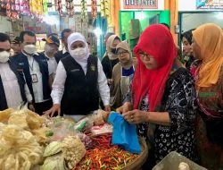 Selain ke SPBN, Khofifah Blusukan ke Pasar Babat Lamongan
