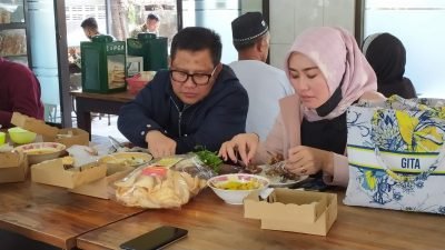 Cicipi Kuliner Lamongan, Gus Ami : Sambalnya Dahsyat