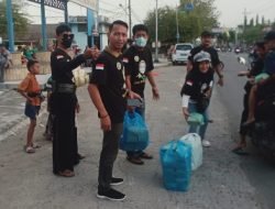Sergap Lamongan Bagikan Ratusan Takjil di Ngimbang