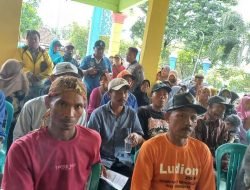 Ratusan Warga Demo Tolak Mutasi Perangkat Desa Bulumargi yang Dinilai Langgar Aturan