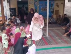 Hosnews Lamongan Berbagi Kado Lebaran untuk Anak Yatim Piatu, Janda dan Duafa