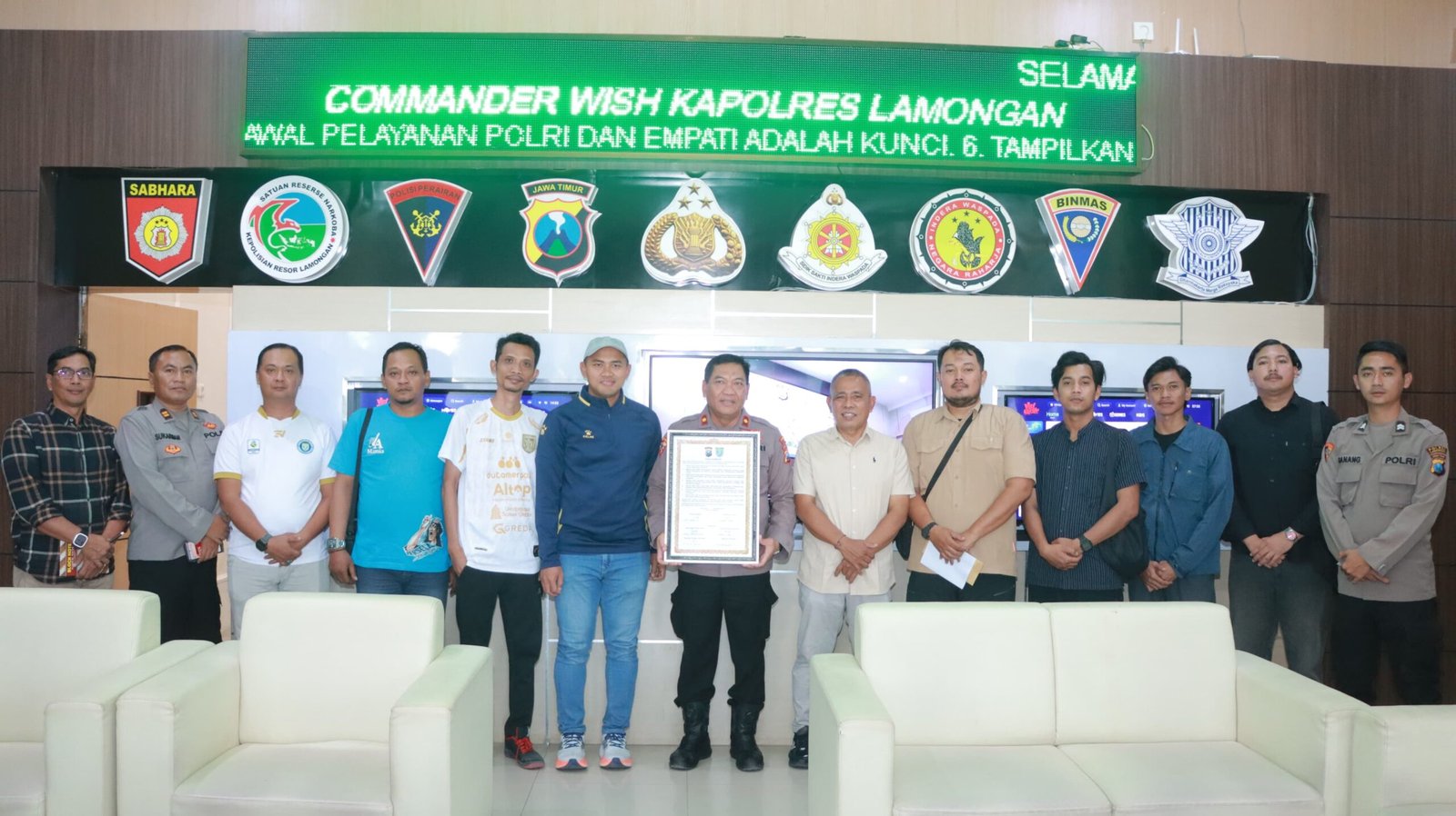 Polres Lamongan bersama manajemen Persela, panpel, Security Officer, dan kelompok suporter menggelar rakor pengamanan di Stadion Surajaya (Foto: Humas Polres for Redaksi)