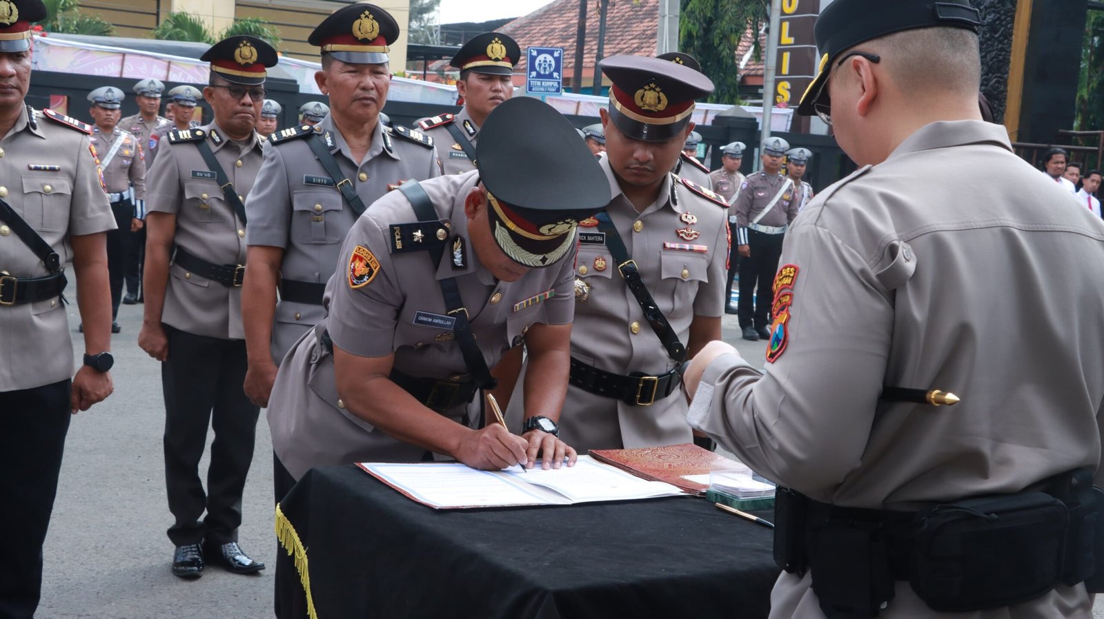 Polres Lamongan menggelar serah terima jabatan sejumlah pejabat (Foto: Humas Polres for Redaksi)